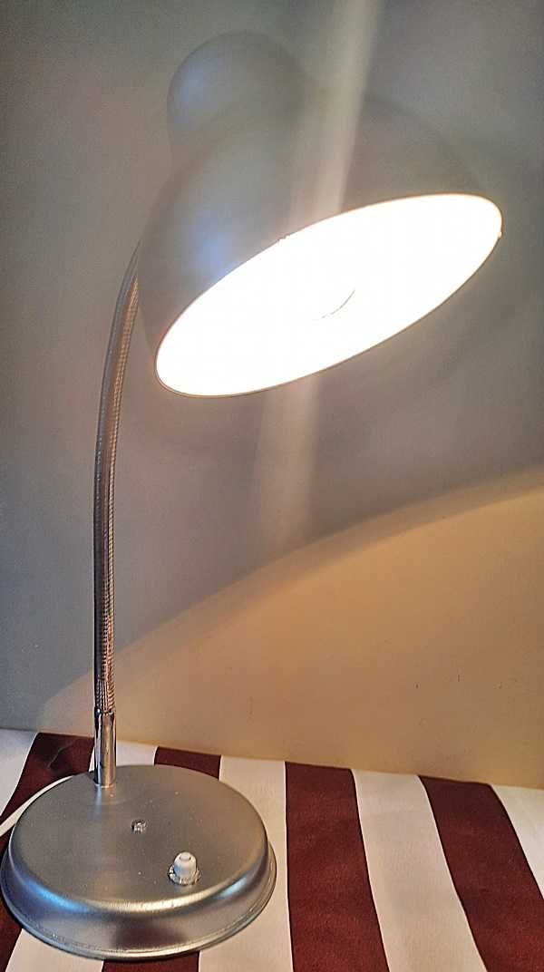 Lampa na biurko sygnowana z PRL srebrna