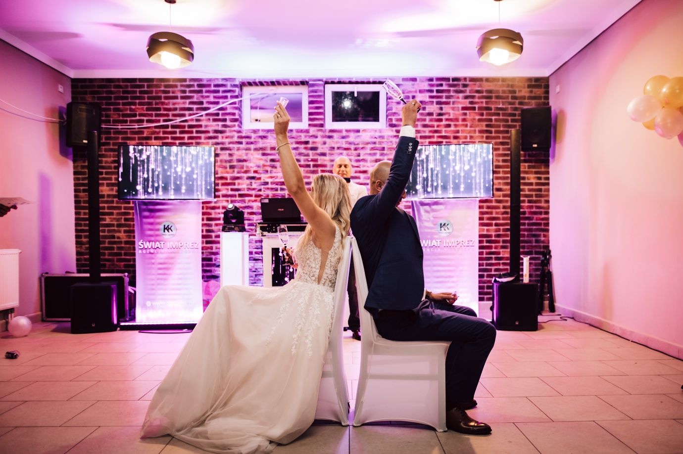 DJ na wesele wodzirej na wesele imprezy firmowe studniówka fotobudka