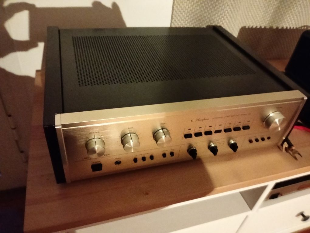 Amplificador Accuphase E205 em excelente estado