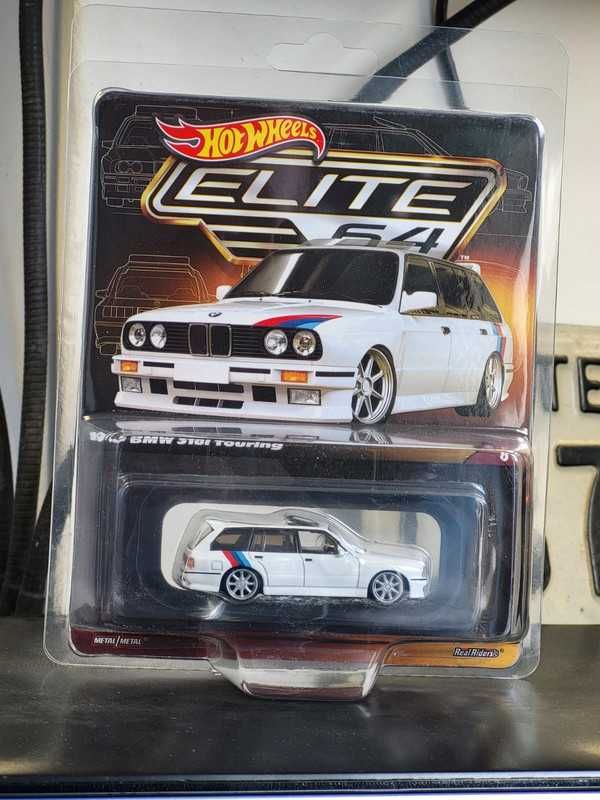 Mattel Creations Hot Wheels Collectors Elite 64 1990 BMW 318i Touring