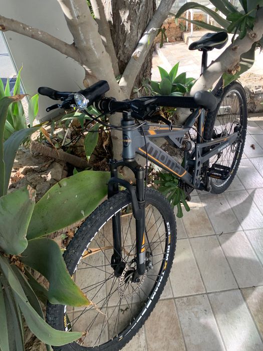 Bicicleta full suspension 29”