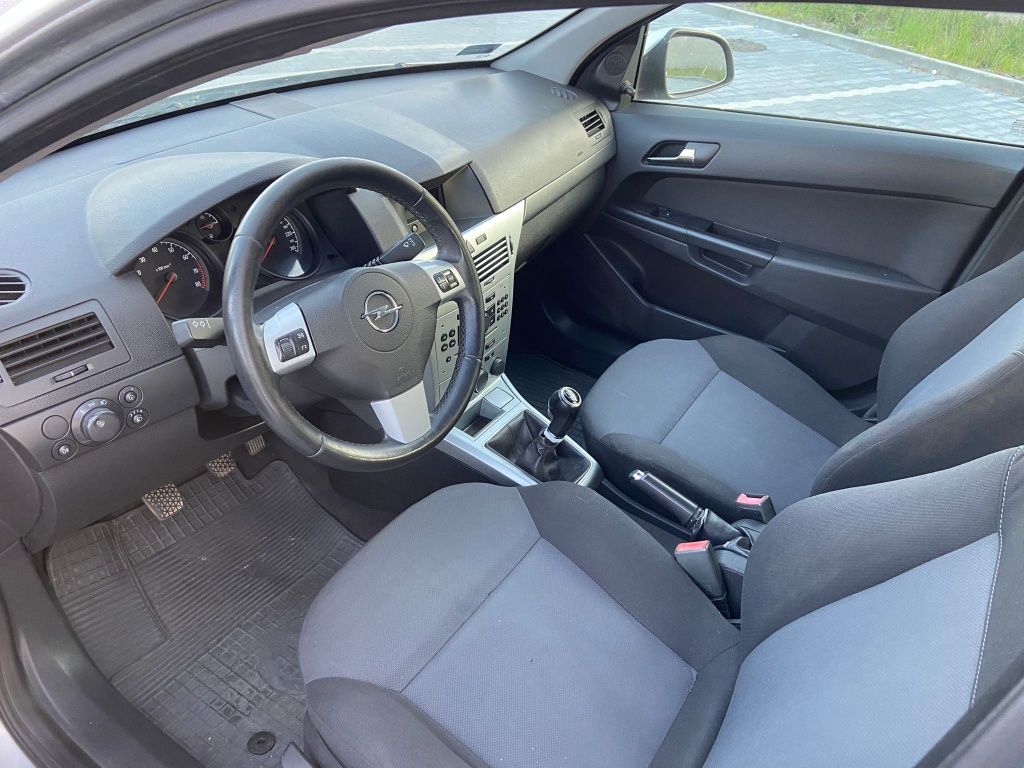 Opel Astra H 1.4 benzyna 2010r