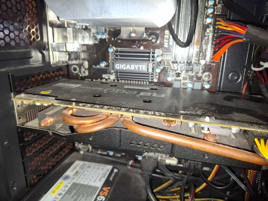 Komputer gamingowy przystosowany do gier bądź biura