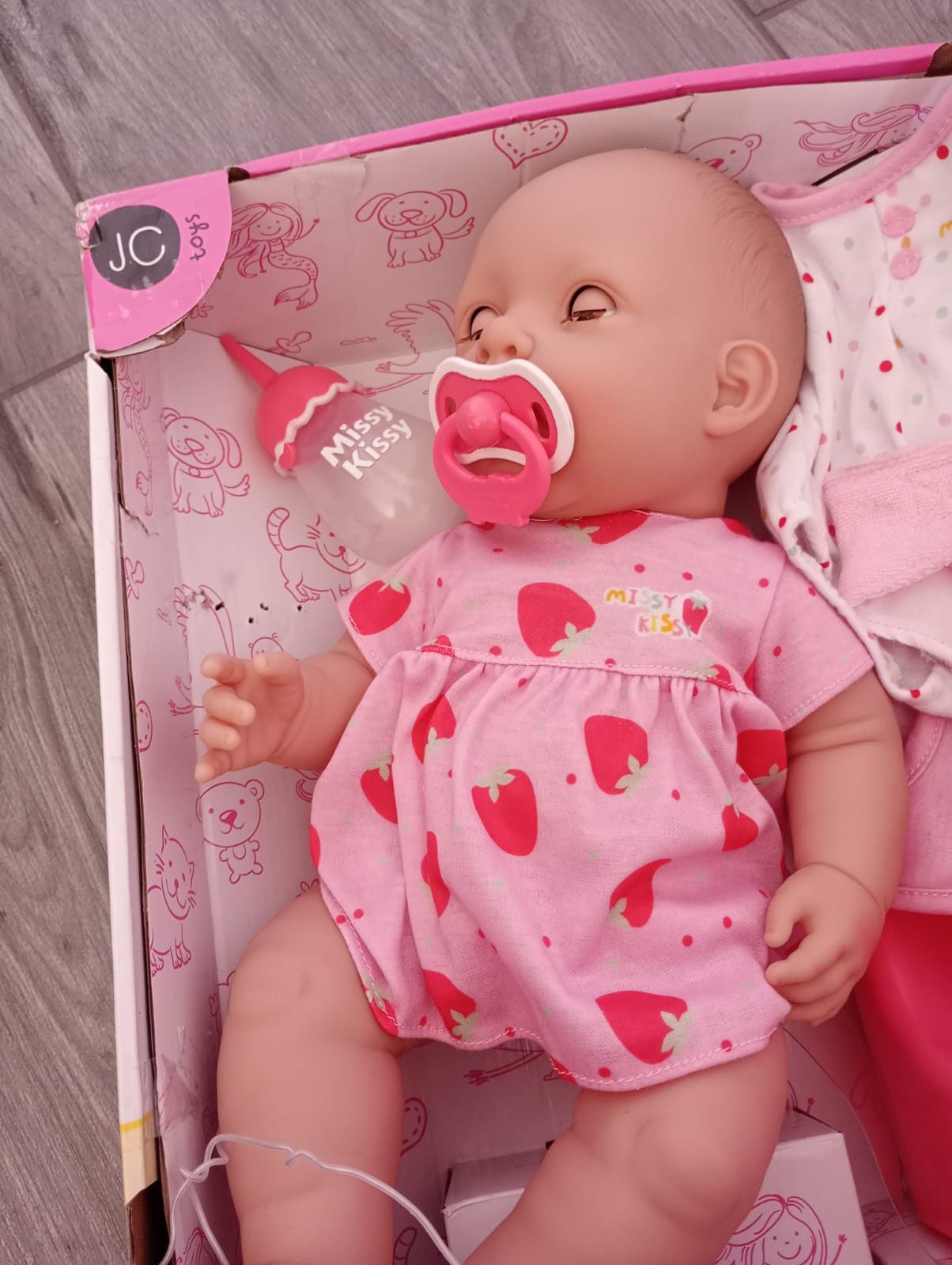 Missy Kissy Mówiąca Lalka z Ubrankami i Akcesoriami

Cena 99 zł 

Lalk
