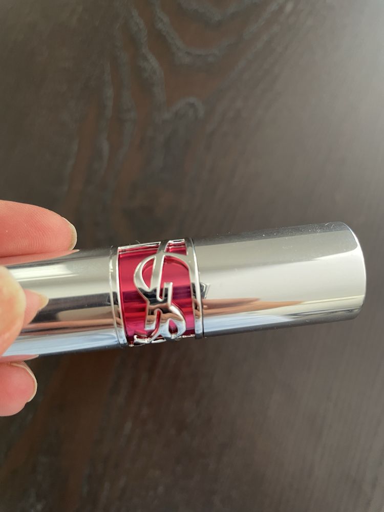 Batom YSL Candy Glaze vermelho