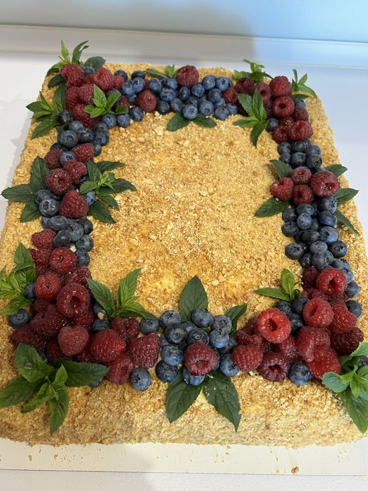 Торты на заказ : медовик, наполеон, пинчер, шоколадный, битое стекло.