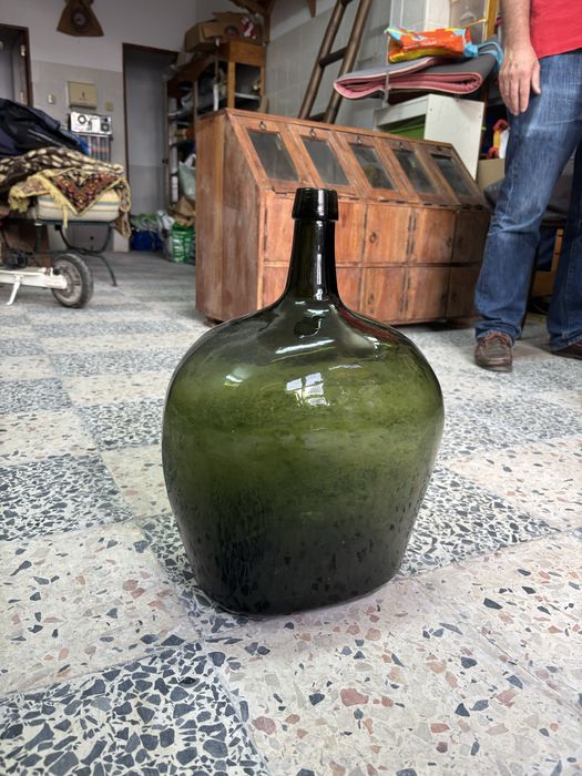 Garrafão antigo de vidro verde