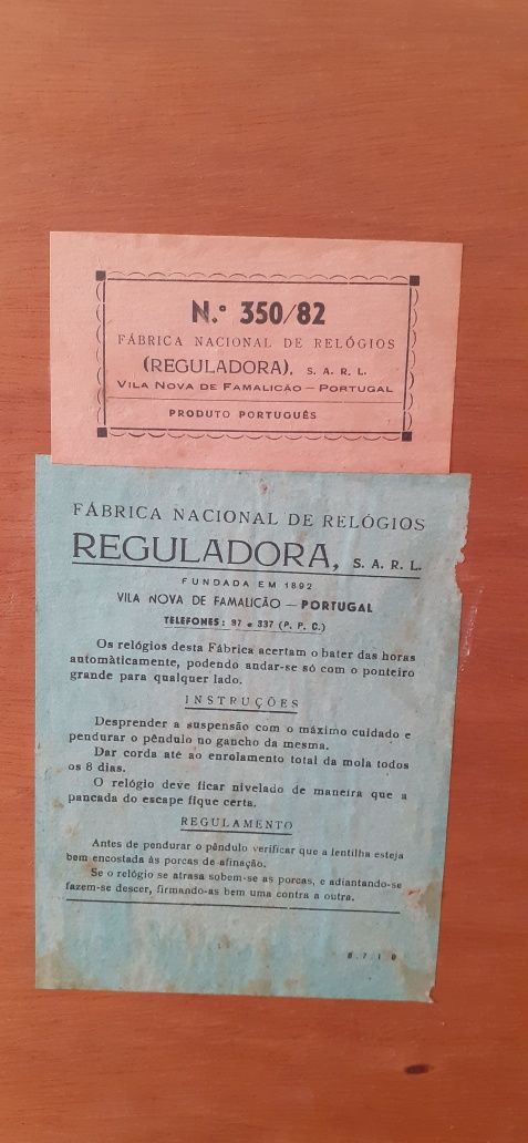 Relógio de corda antigo de parede da Reguladora