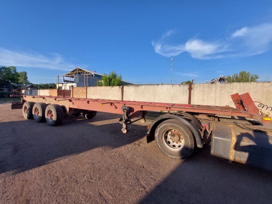 Напівпречип Контейнеровоз