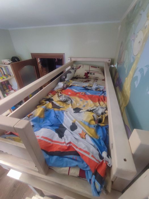 Ліжко-горище з цільної сосни