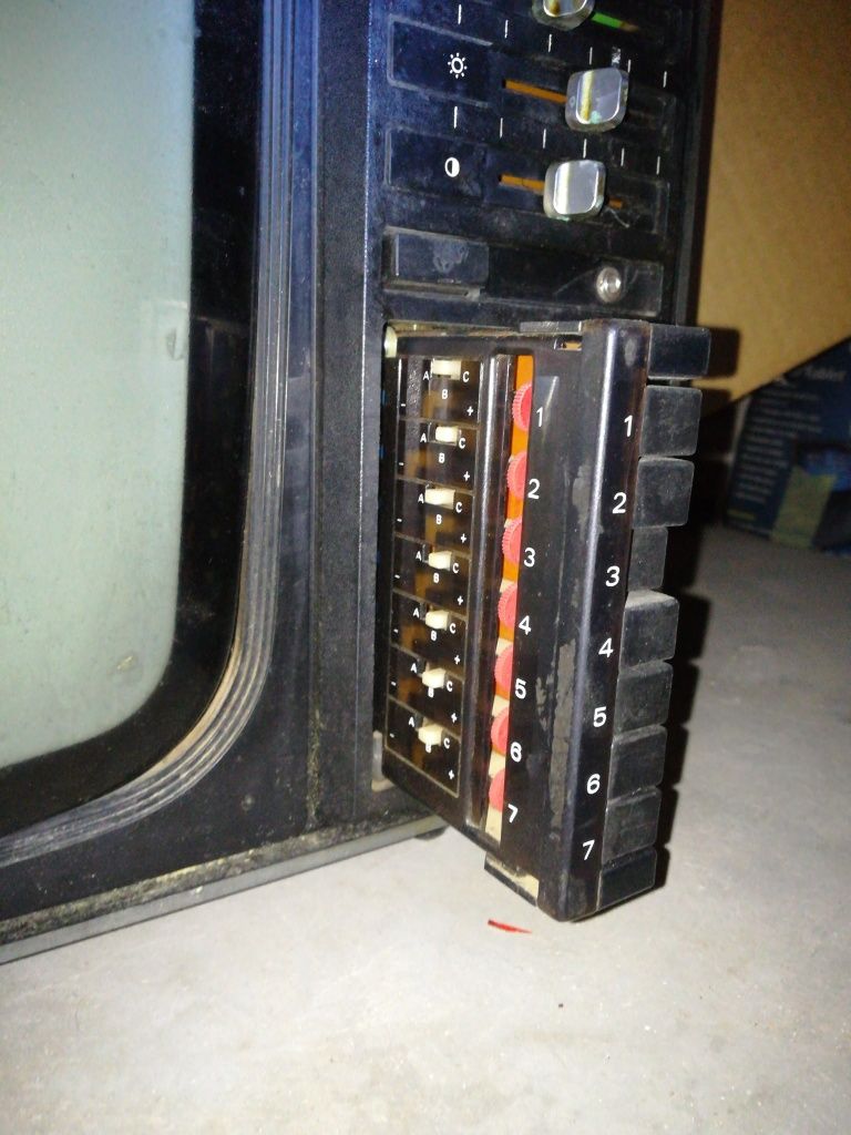 Tv Philips antiga a preto/branco c/ madeira bem conservada - a funcion