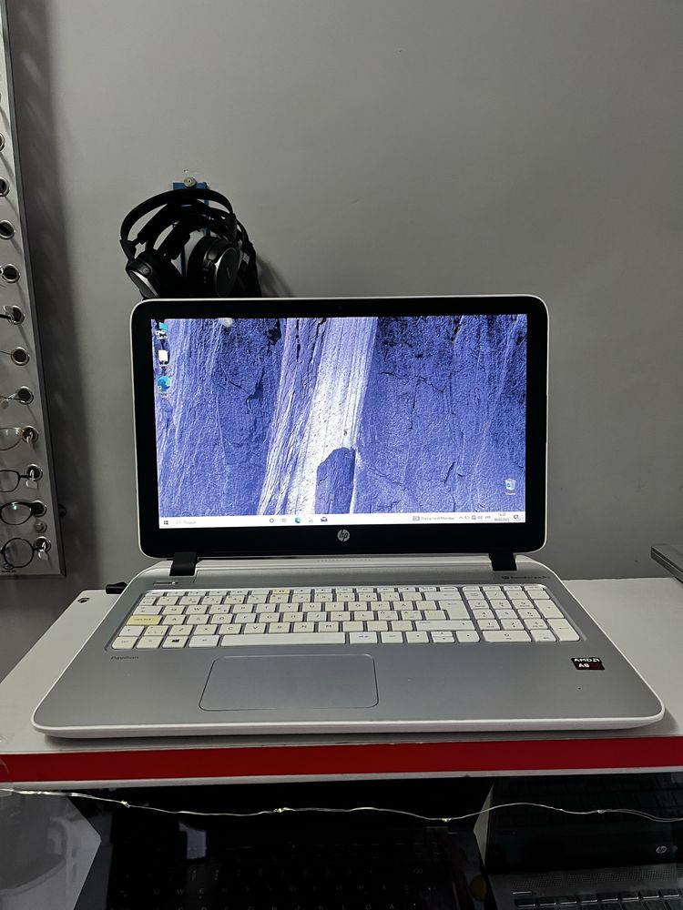 Ноутбук HP Pavilion 15  AMD A8-6410 Radeon R5