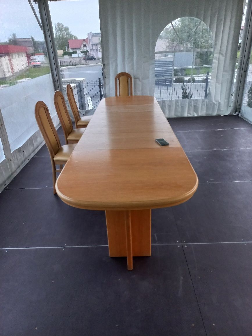 Stół na 12 osób + 6 krzeseł