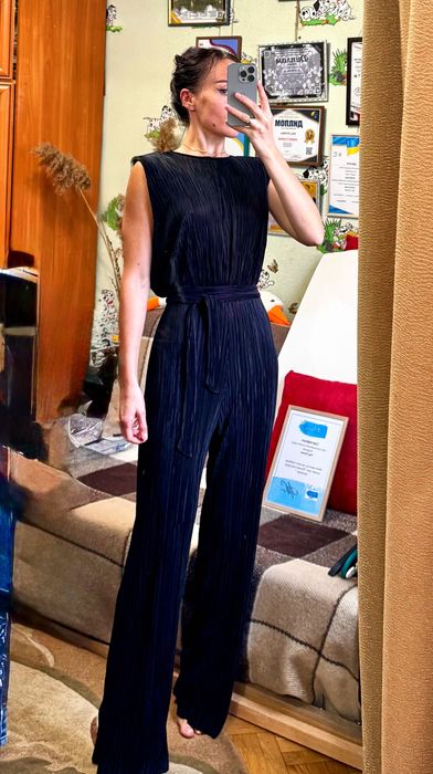 Шикарна й комбінезон