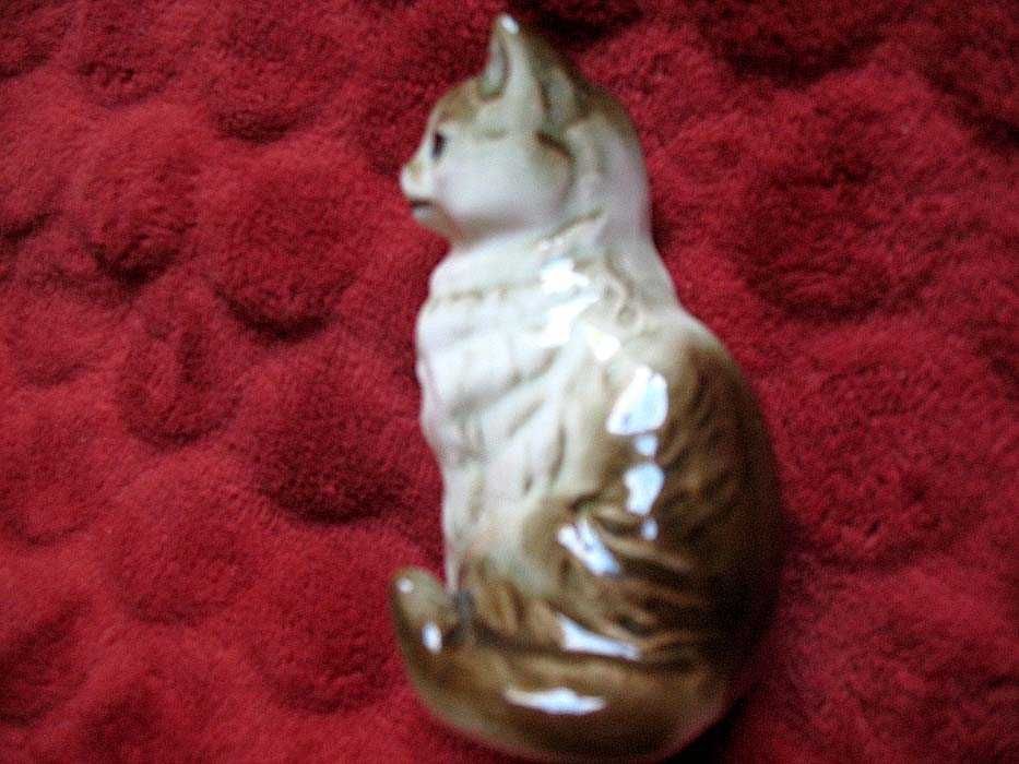 Kot - figurka - mały uroczy kotek - 9 x 5,5 x 5 cm Porcelana