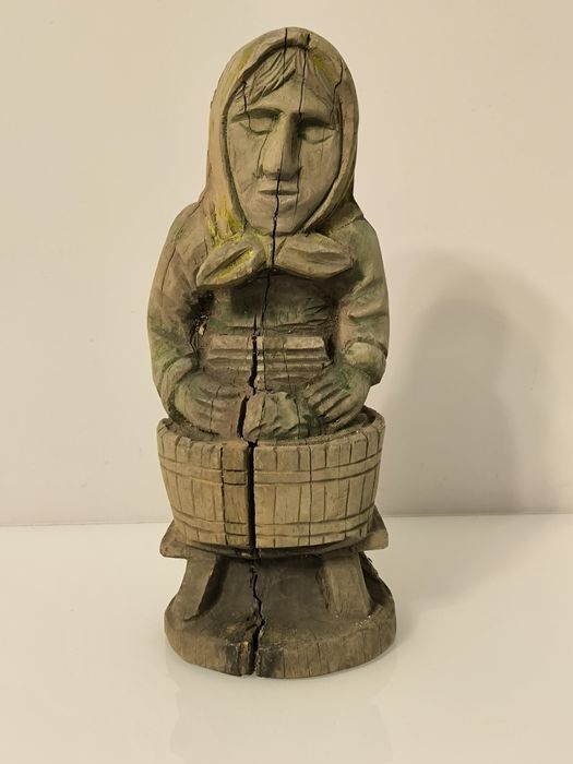 Stara rzeźba ludowa Polska kobieta przedwojenna ? PRL