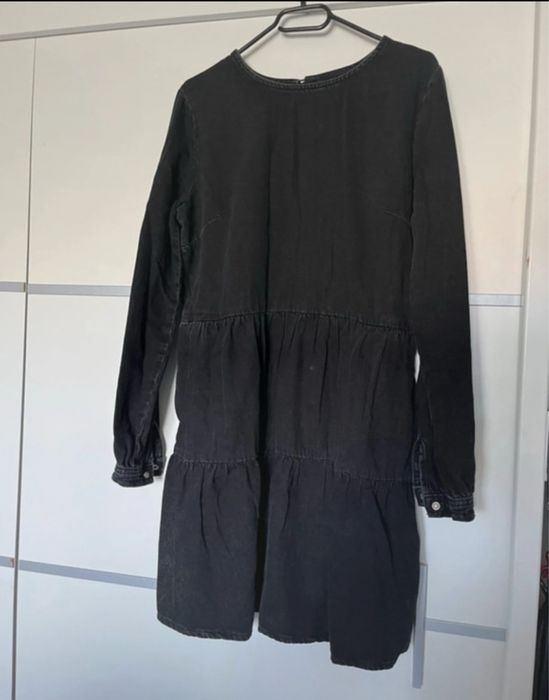 czarna jeansowa sukienka idealna na jesień reserved M