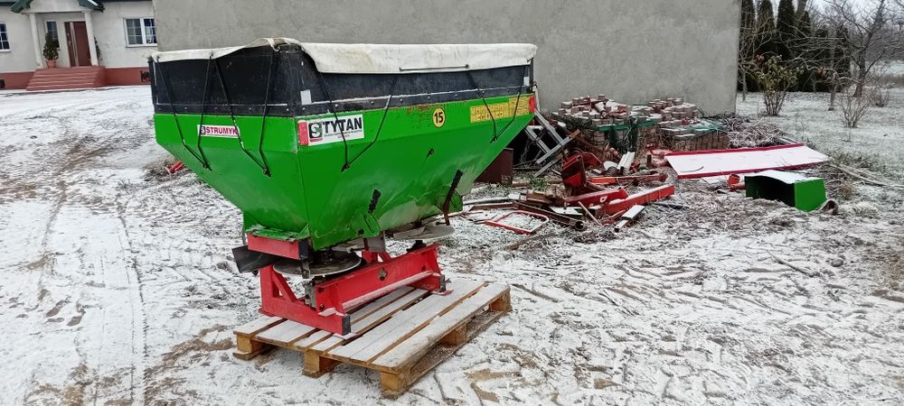 Rozsiewacz  nawozu 1000 kg