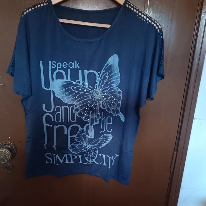 Vendo blusas de manga comprida e camisolas de manga curta para senhora