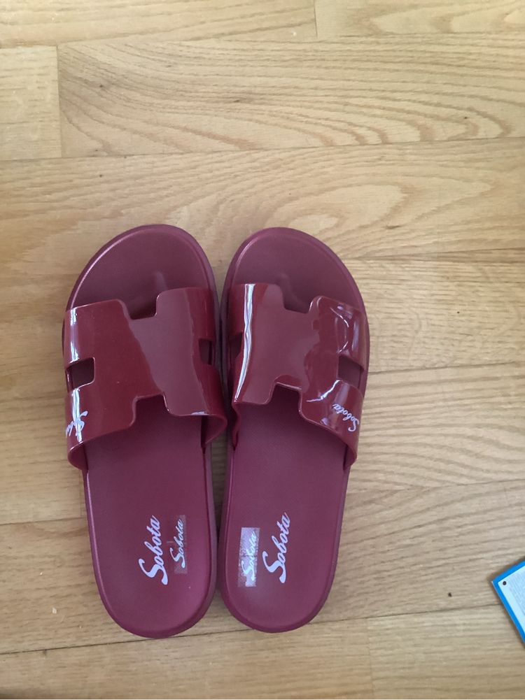 Nowe klapki burgundowe