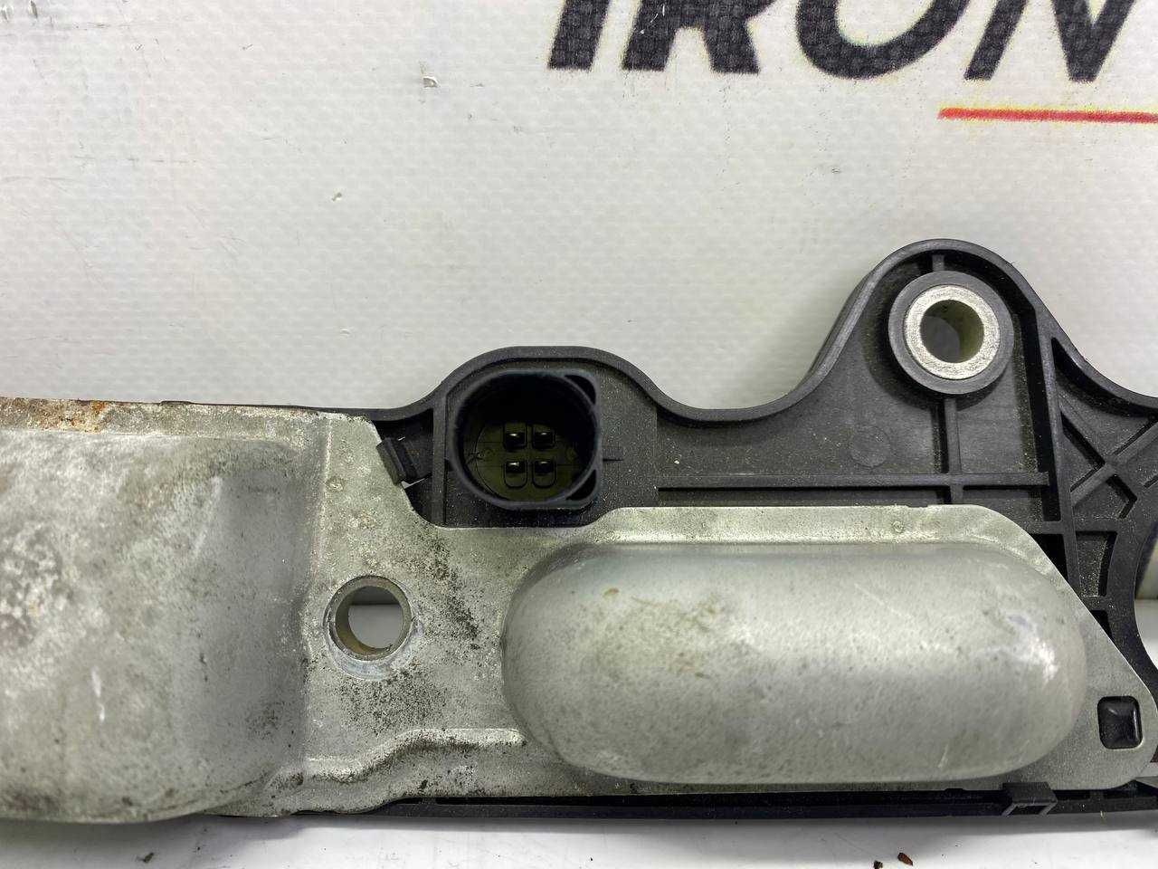 Ручка кришки багажника Volkswagen Touran Passat B6 Golf 5 1T0827574L
