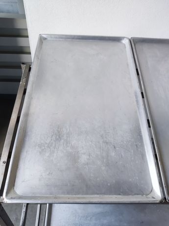 9 tabuleiros em alumínio Semi-Novos- 75cm x 45cm