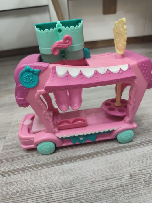 Samochód i drapak plac zabaw Pet Shop LPS