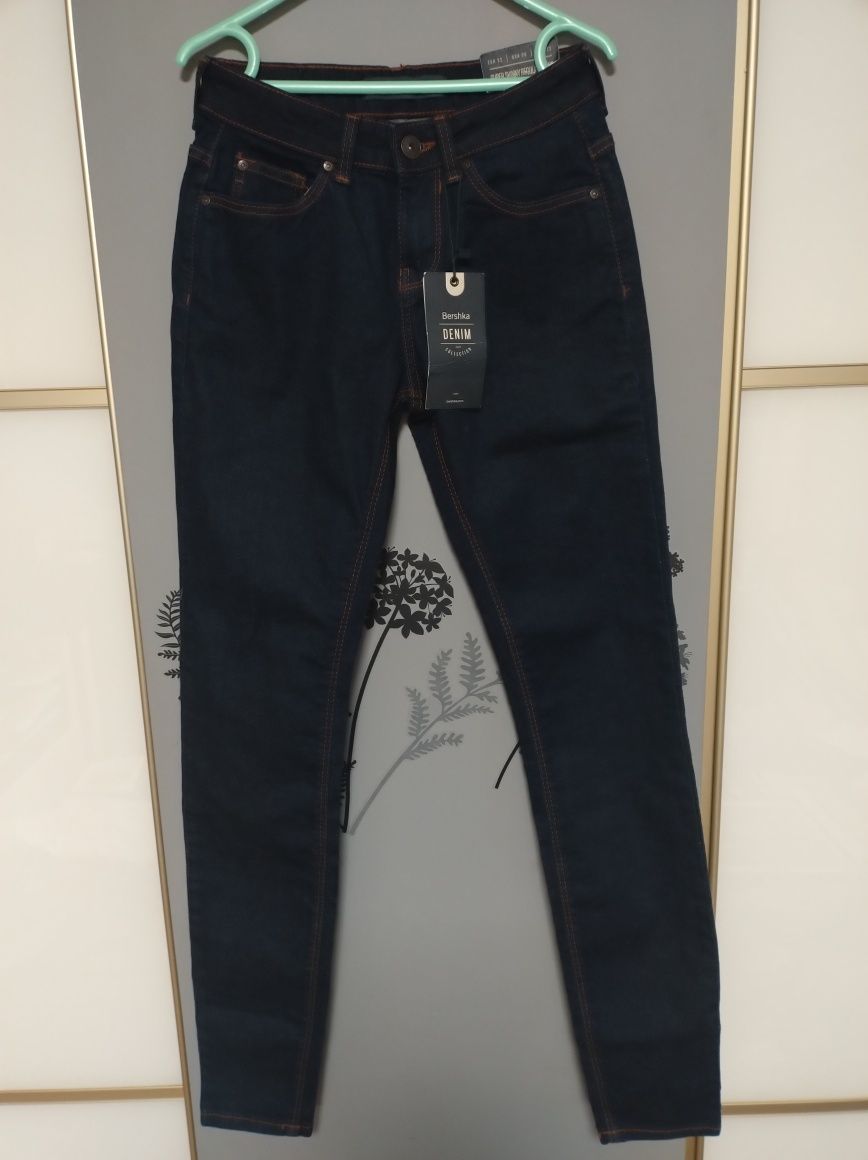 Jeansy Bershka rozm.32/34 NOWE