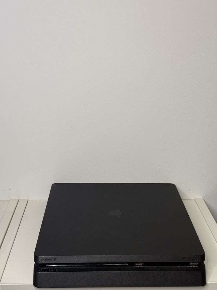 PS4 Slim 500GB + 2 Comandos (Câmara Opcional) – Negociável