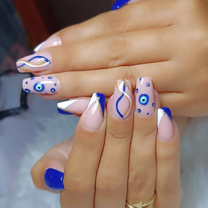 Unhas de gel, verniz de gel e acrigel,manicure e pedicure