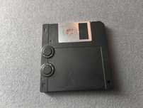Radio FM w kształcie dyskietki 3,5" retro PC