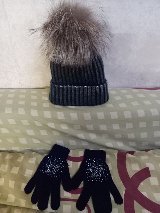 Шапка зимова на флісі з натуральним бубоном песцом,  перчатки подвійні