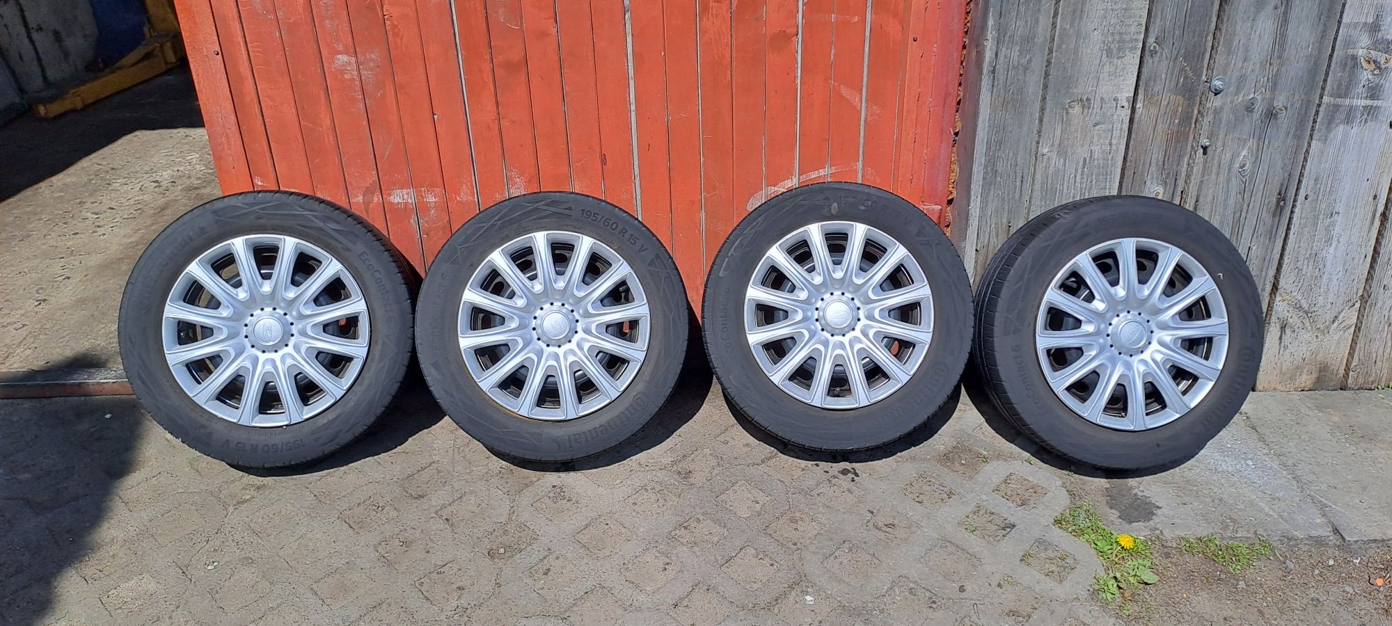 Koła 4x108 Ford 15' Kołpaki Felgi Opony 195/60/r15 B-Max Focus Fiesta