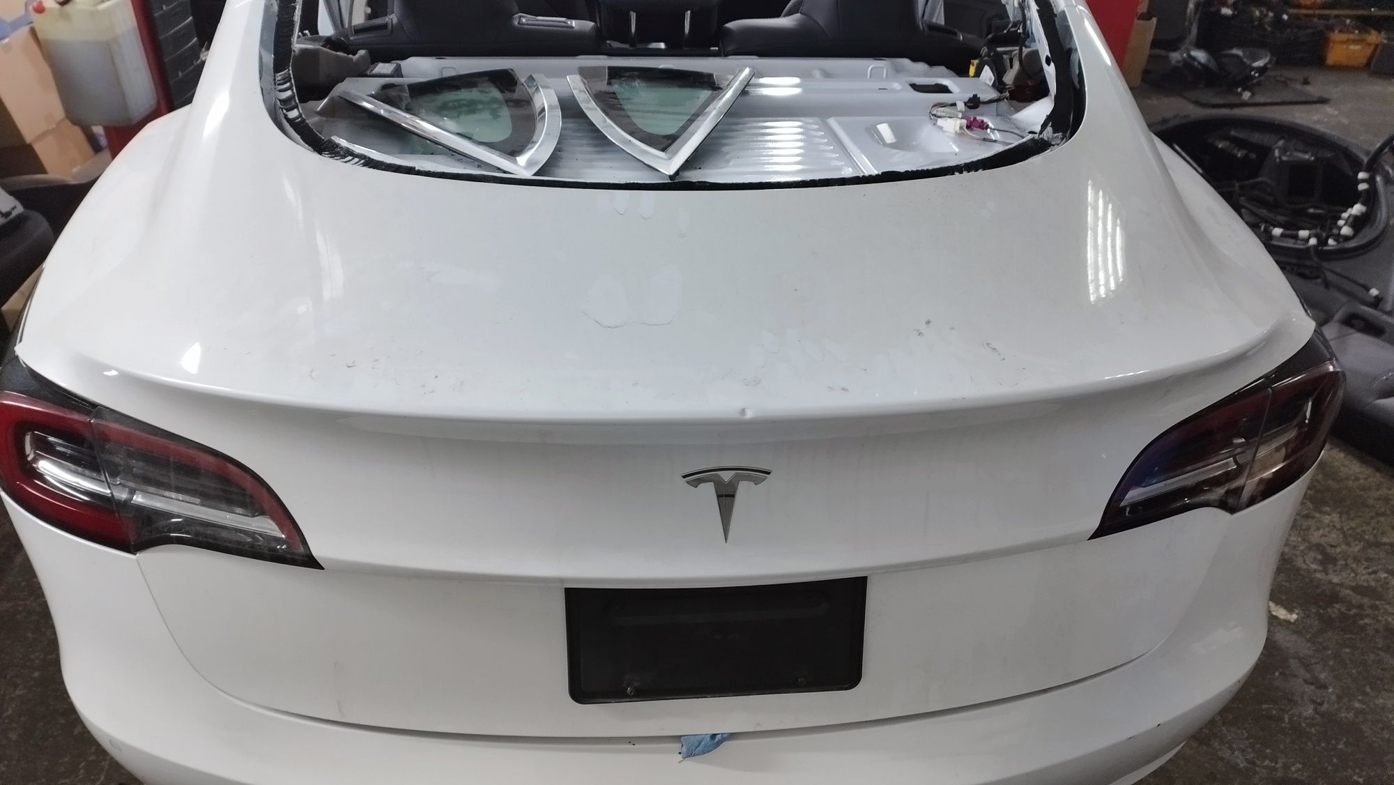 Кришка багажника Tesla Model 3 тесла