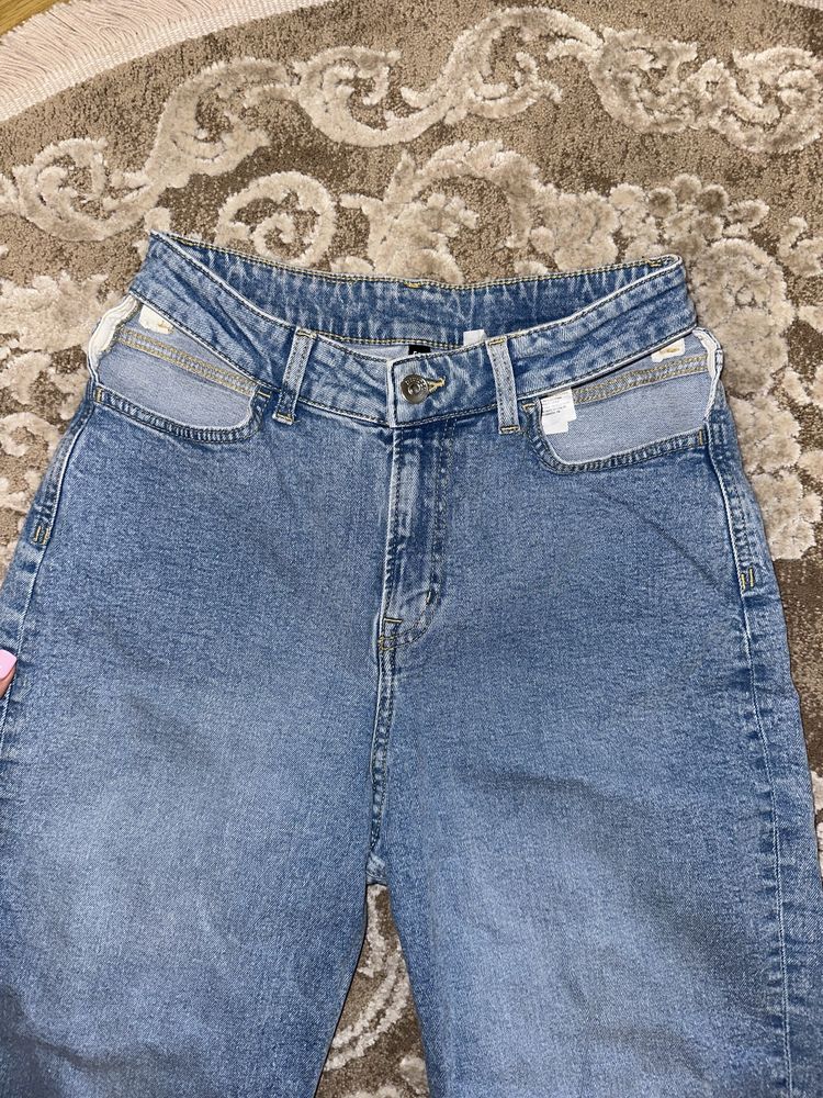 Джинсы H&M голубые с вырезами штаны с розрезами на бедрах gasanova mom