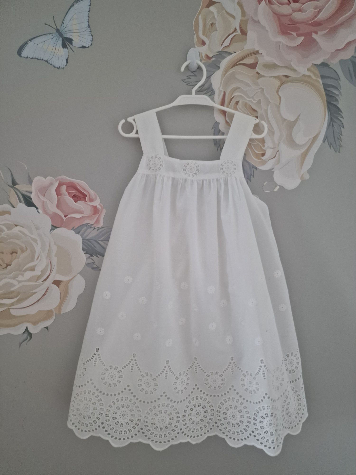 Sukiena letnia na szelkach roz 116cm