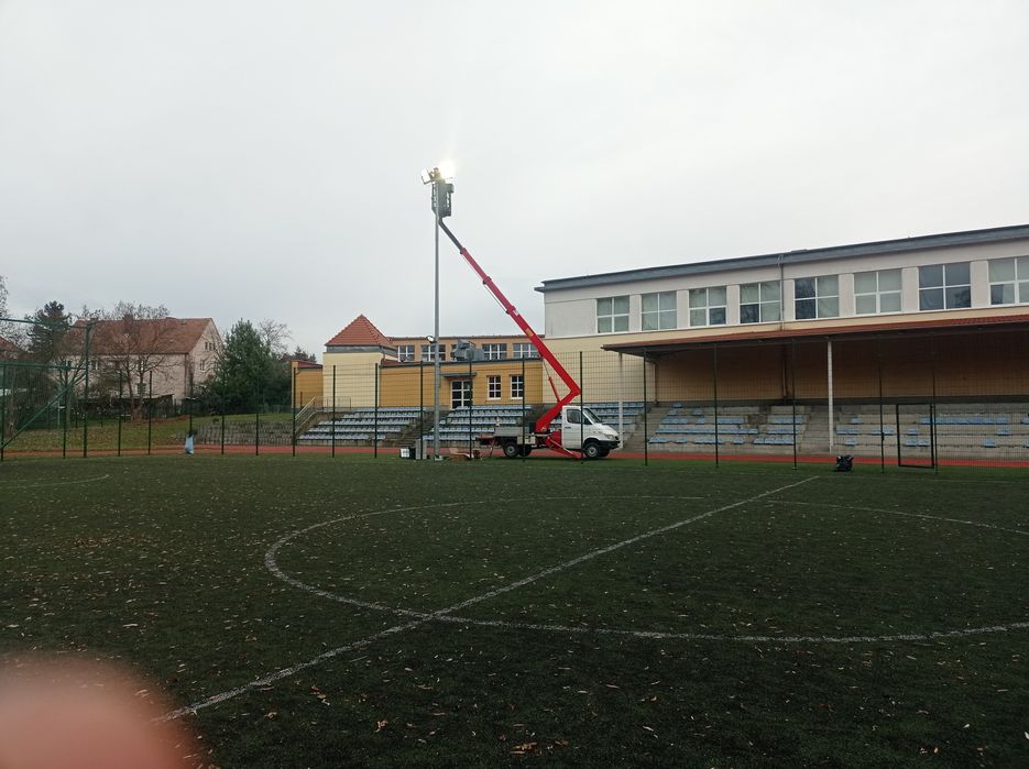 Usługi podnośnikami koszowymi 22 metry