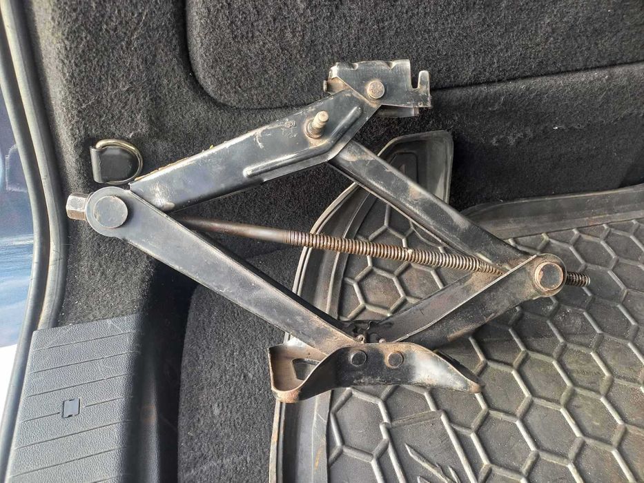 ромбовидний домкрат