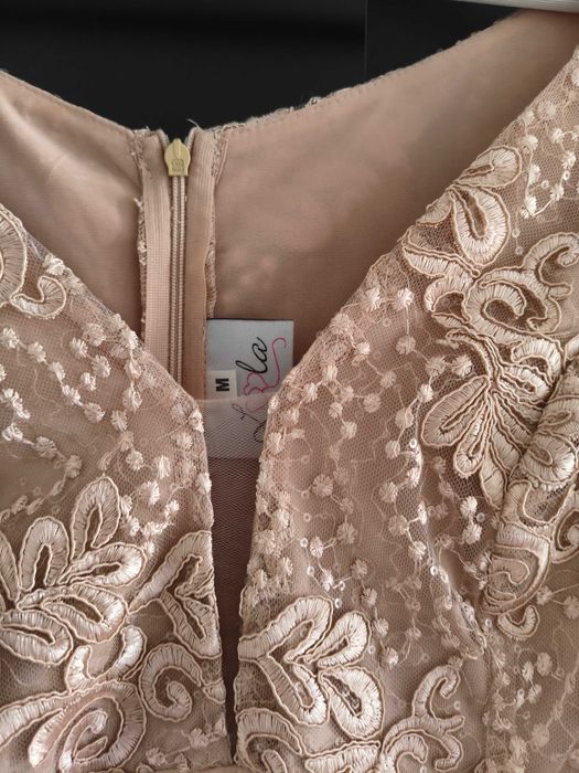 Sukienka pudrowy róż bardzo elegancka.Raz ubrana na Chrzest Święty.