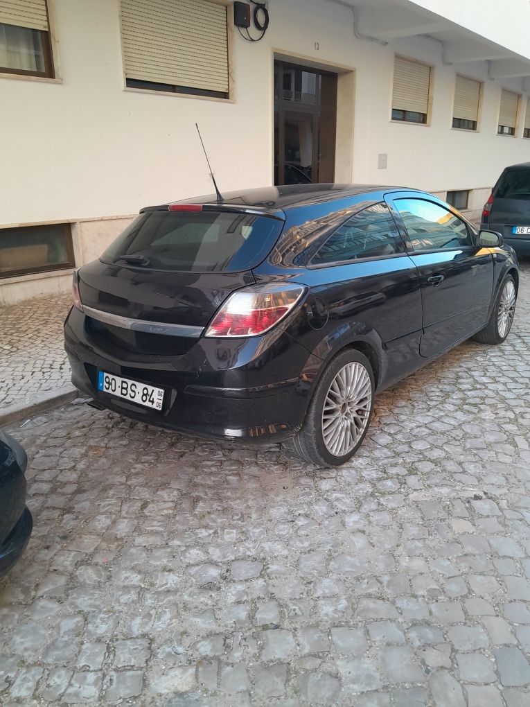 Opel Astra GTC 1.9 CDti 16v 150cv 2 lug 183.000kms 
Pintura nova, Bi X