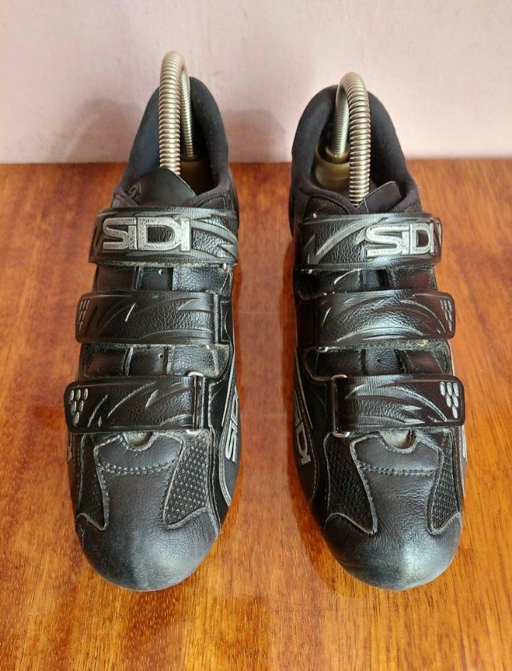 Велотуфлі фірми sidi northwave  shimano оригінал 

Більше фото скину в