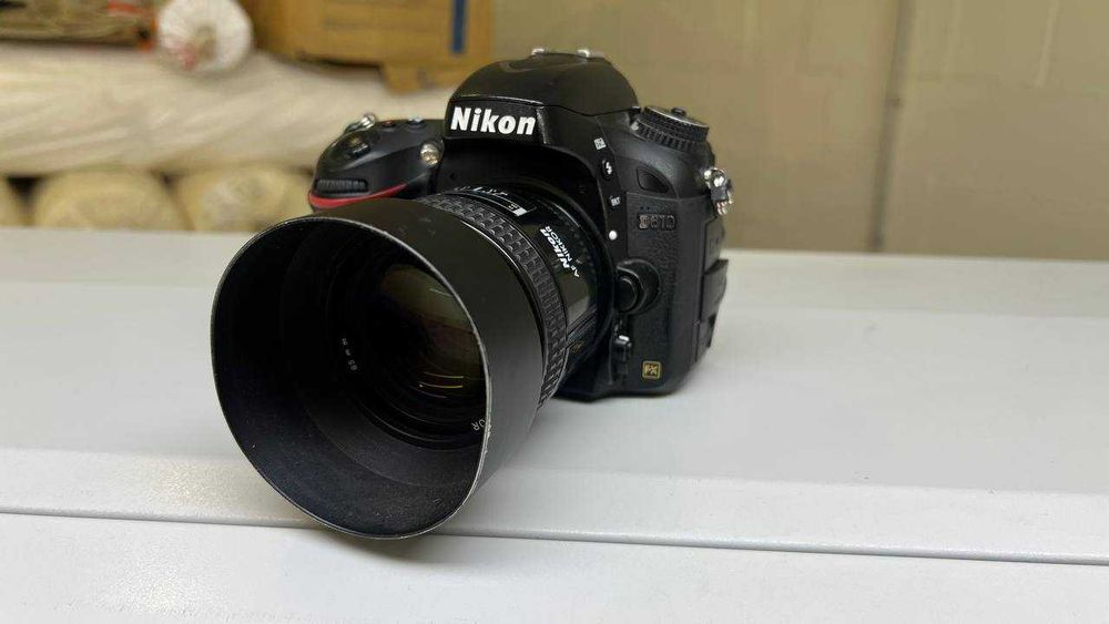 Nikon D610 с портретным объективом Nikkor 85mm f/1.8D