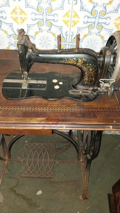 Maquina de costura antiga