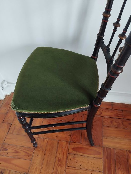 Par cadeiras antigas assento palhinha lacadas preto