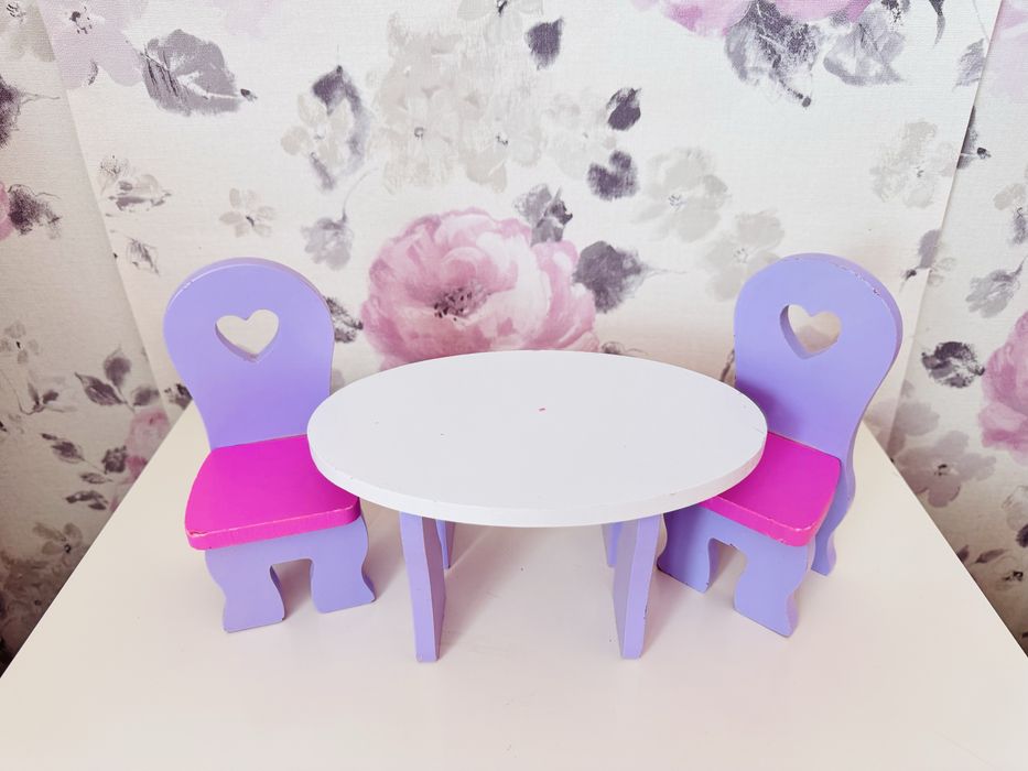 Drewniane meble do domku dla lalki, krzesło stolik