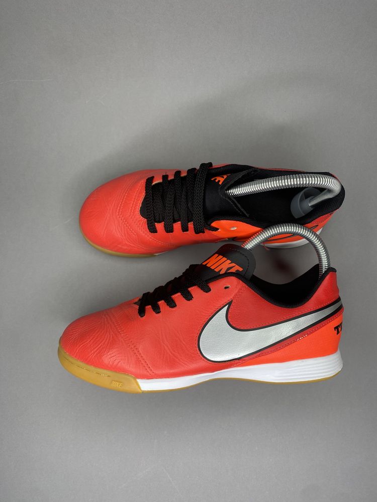 Nike Tiempo шкіряні дитячі футзалки детские футбольные 38р найк