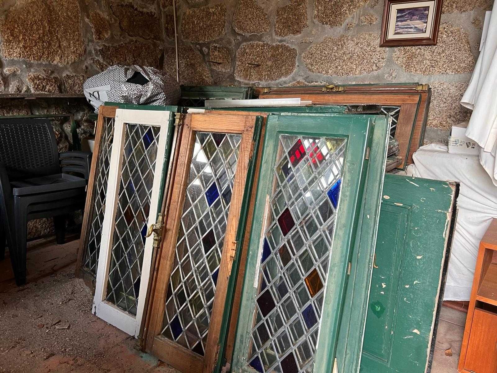 Portas/Janelas vitral em madeira maciça e puxadores em latão