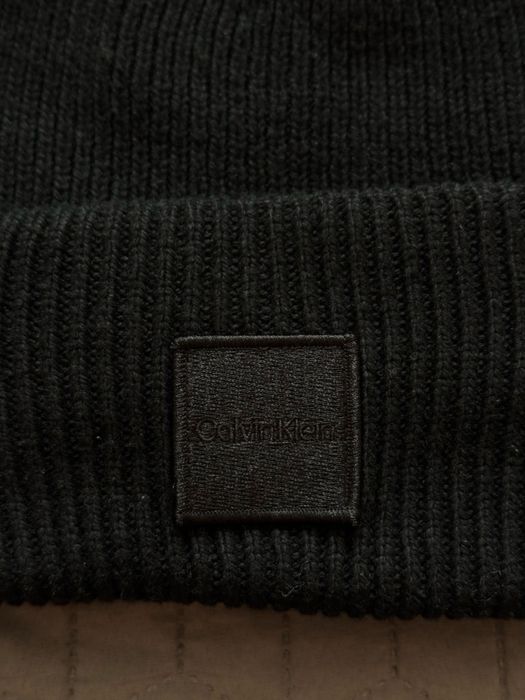 Продам чорна шапка Calvin Klein