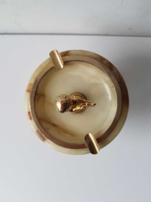 Antyczna popielnica z Onyksu Złoty Kupidyn z harfą lata '70 - 0,665kg