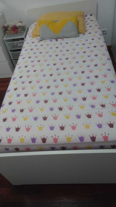 Cama Solteiro IKEA + colchão - como novos